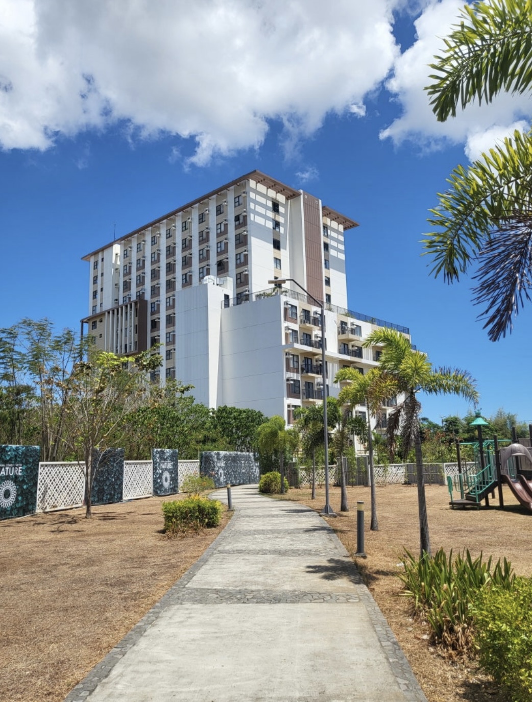 マクタン島Soltana Nature Residences 1BR急ぎ売却